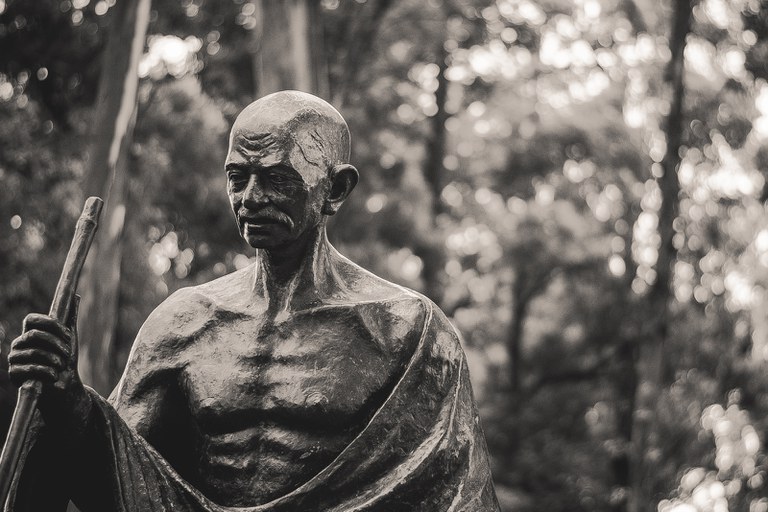 Gandhi-paulisson-miura.jpg